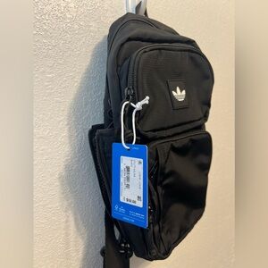 ADIDAS UTILITY 4 SLING/ CROSSBODY 
BLACK